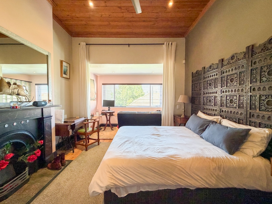 6 Bedroom Property for Sale in Green Point Western Cape